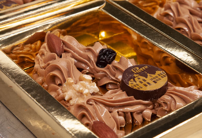 Ongebruikt Zo worden ambachtelijke chocoladeletters gemaakt - Foodish.nl HO-52